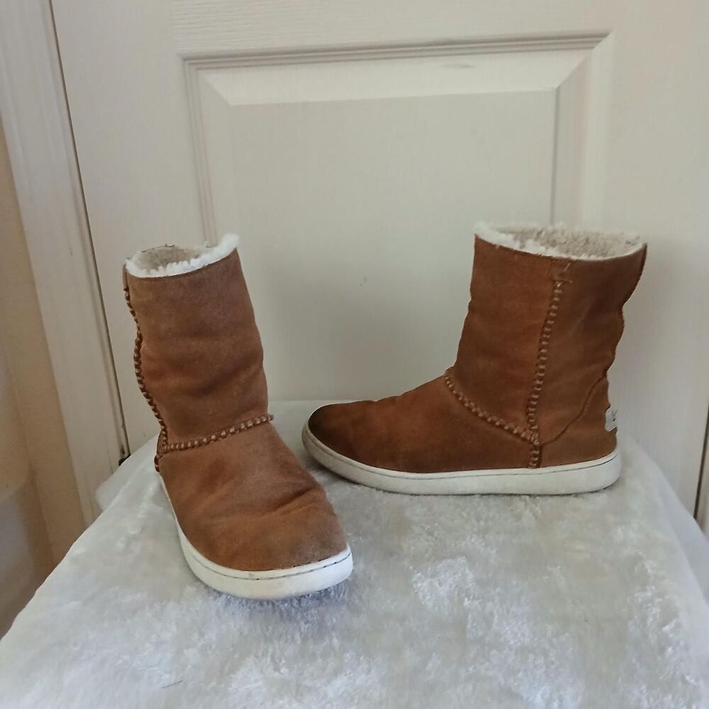 UGG Mika Classic Winter Sneaker Boots Tan Suede White Soles 8 Classic Basic